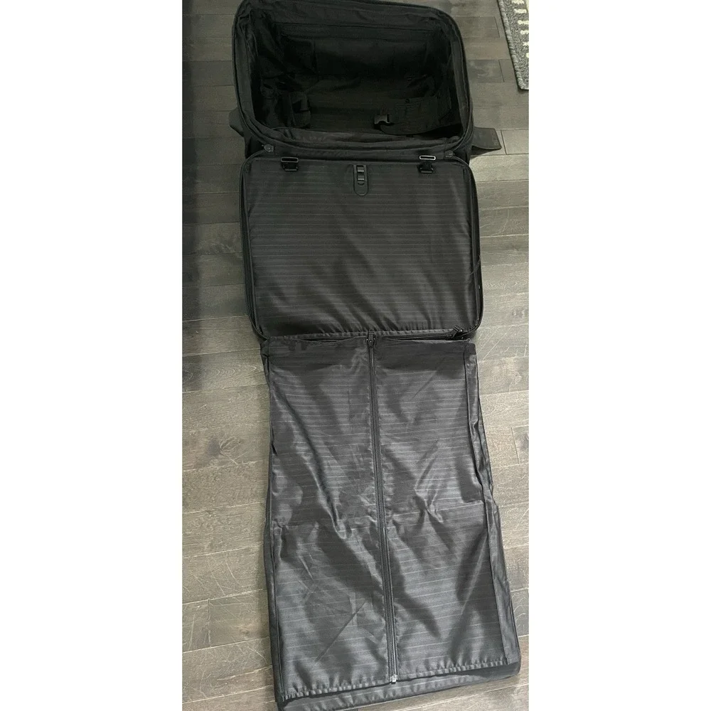 Tumi Carry On Luggage SuitCase Black Business Travel Men Expandable